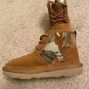 Uggs Kids Neumel ll Camo Size 13 NWOB